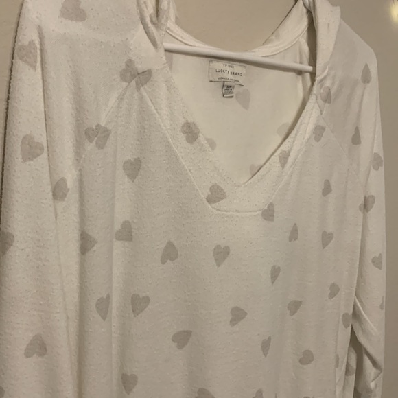 Lucky Brand Small Hooded Heart Top - Picture 2 of 11
